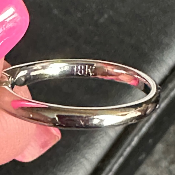 18KT solitaire prong ring (no diamond)-never worn - Picture 3 of 3